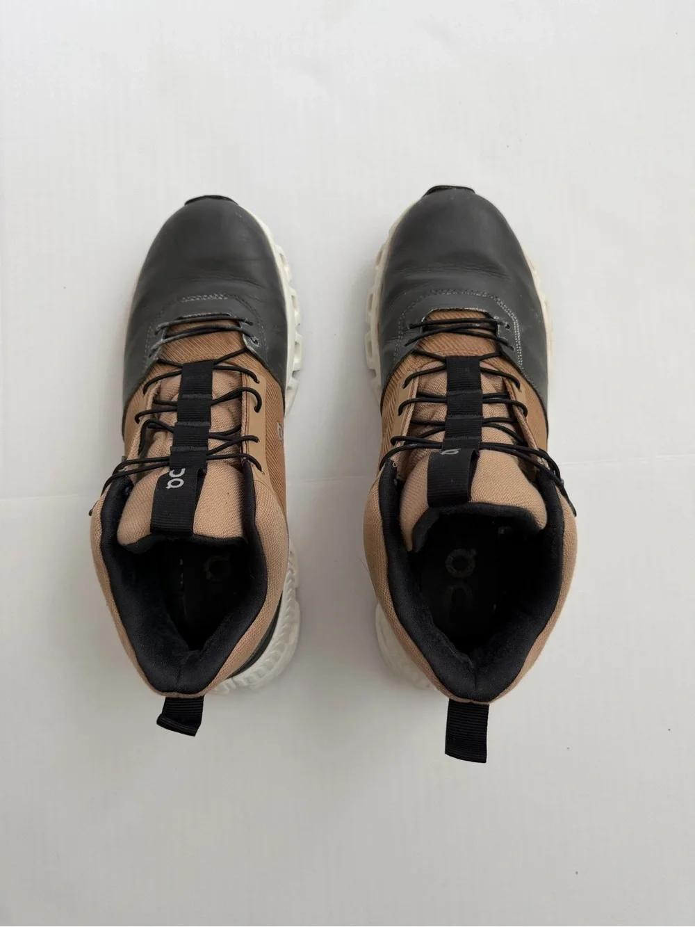 On Running Cloud Hi Waterproof Sneakers Women’s Size 9 Tan Hiking Shoes
